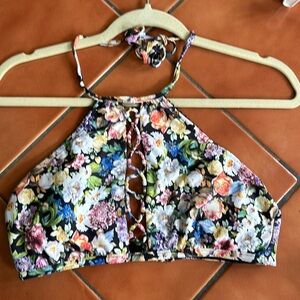 Lucky Brand swim top. Size M, excellent condition.